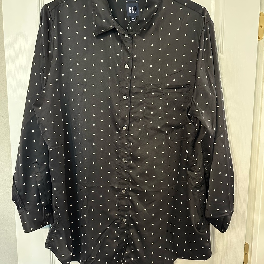 GAP Black and White Satin Boyfriend Button Down Shirt